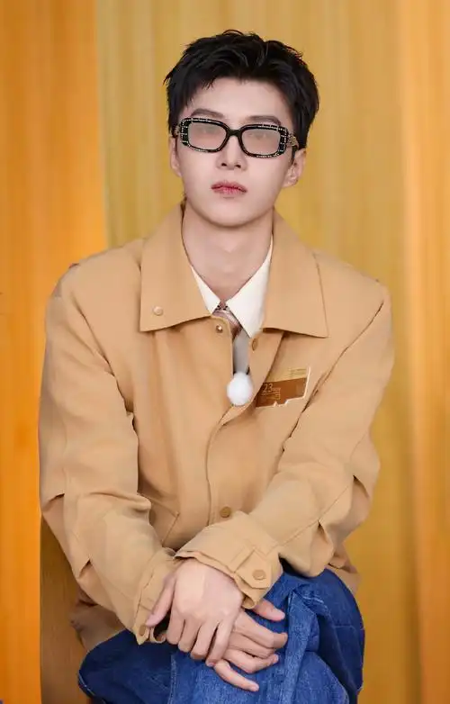 谁把范丞丞锁上了##范丞丞脖子被上锁了