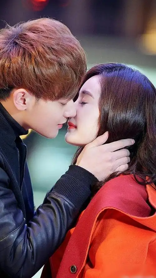 谈判官黄子韬杨幂美图分享虽是姐弟恋但感觉好般配