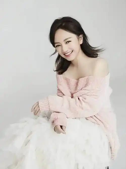 罗海琼:37岁嫁入豪门,42岁高龄生二胎,如今两个女儿成她骄傲_舞蹈