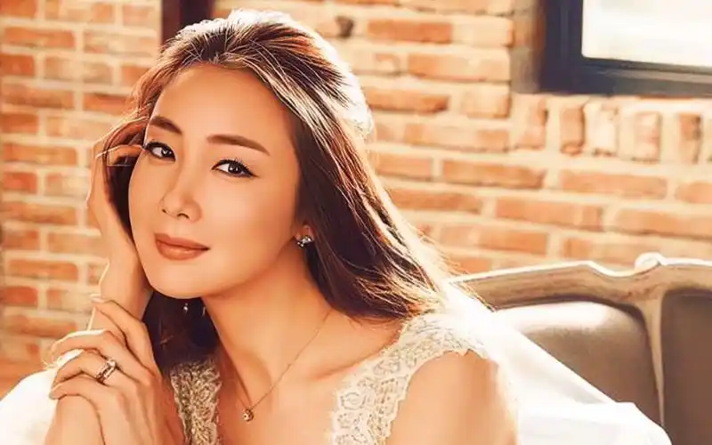 韩国热播电视剧《冬季恋歌》女主角崔智友!