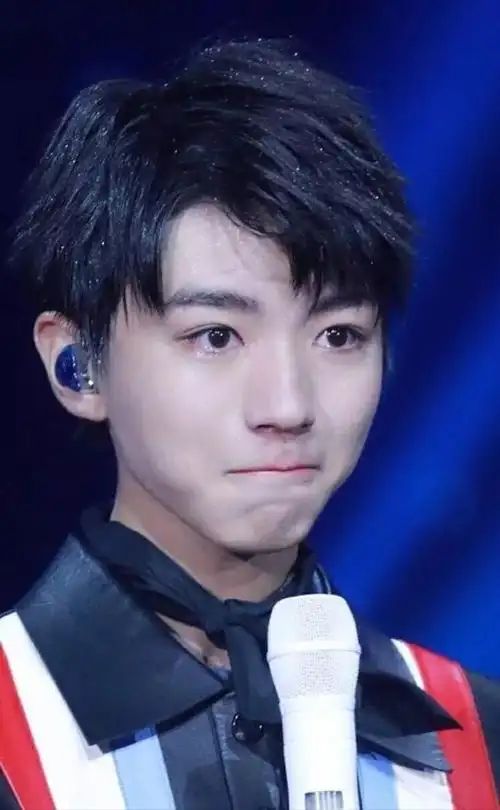 王俊凯疑似恋情曝光与初恋女友酒店密会粉丝集体失恋中