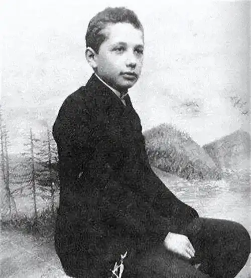 俗话说,三岁看大,这些科学巨匠,能从他小时候长相看出点头绪吗|牛顿