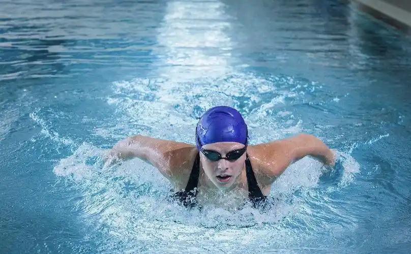 100米自由游泳记录是几秒?