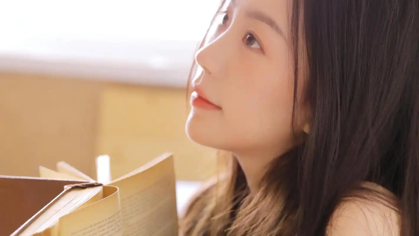 长发美女楚楚动人写真