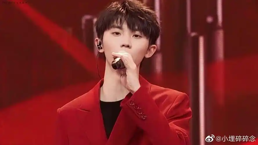 马嘉祺|红衣造型 我们嘉祺好适合红色!明亮吸睛的小红玫瑰