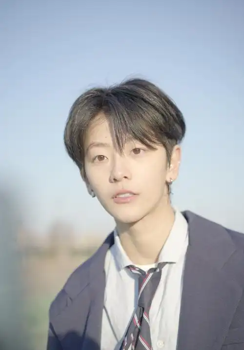 创造营2020刘梦学院风酷飒写真