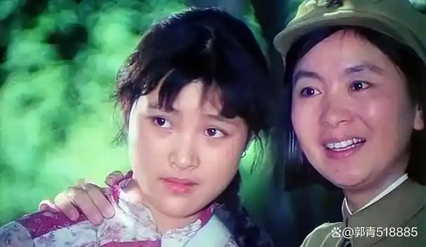 电影《小花》由北京电影制片厂制作,张铮执导,唐国强,陈冲,刘晓庆主演