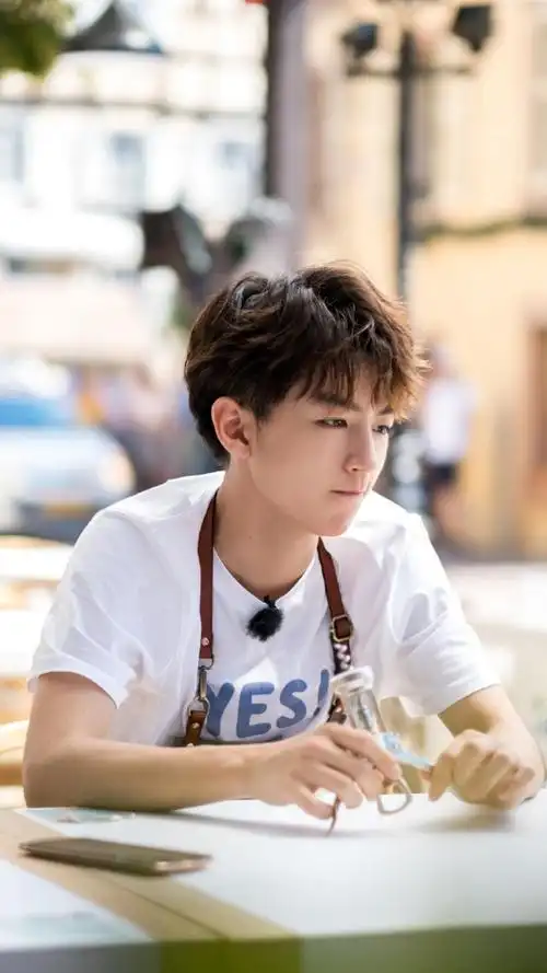 王俊凯中餐厅第二季帅气剧照