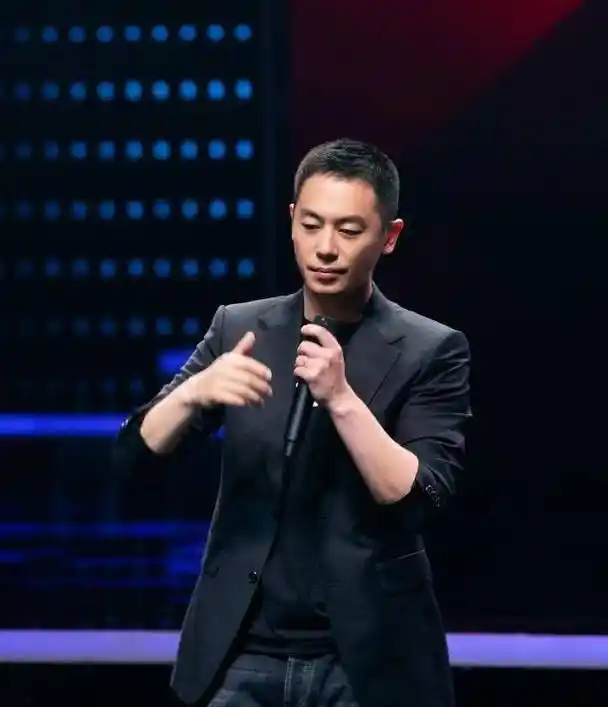 当1米85胡歌撞上1米80朱亚文,网友:谎报身高的那位,不尴尬吗?