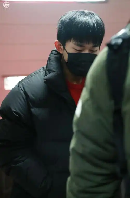 千玺送你一朵小红花##易烊千玺后座剧场#易烊千玺韦一航(宝贝你在笑啥