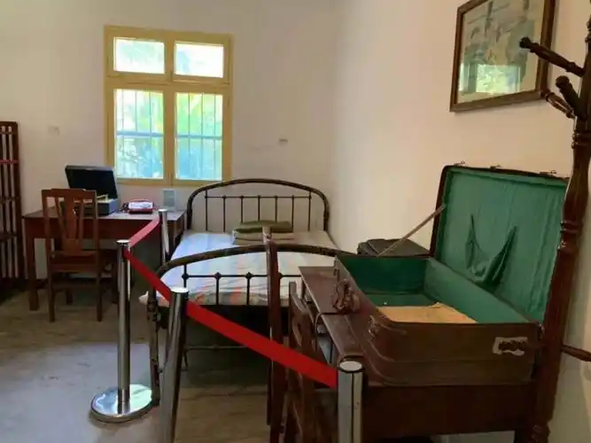 这是中国"两弹城"内邓稼先旧居的卧室1986年7月29日,邓稼先在弥留之际