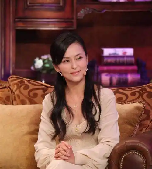 柯蓝,婚姻状况已成谜,她终于活成,所有人都羡慕的样子_黄志忠_何音