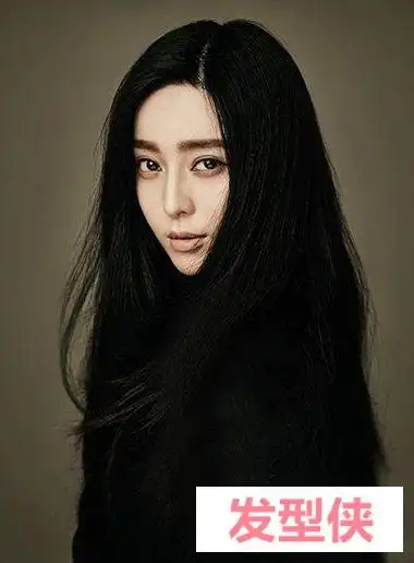 高大上的女生中长发,偏分头一部分刻画美丽动人线框,彻底与她的精美