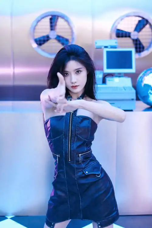 陈意涵estelle超话#陈意涵巡演北京站#少女心意像琢磨不定的天气全糖