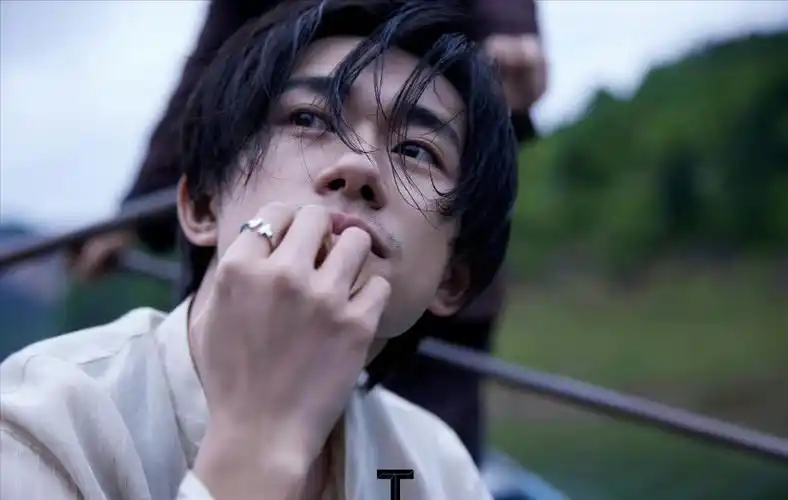 易烊千玺的父亲易上捷,因涉足情趣用品行业,再次引来网友的骂声