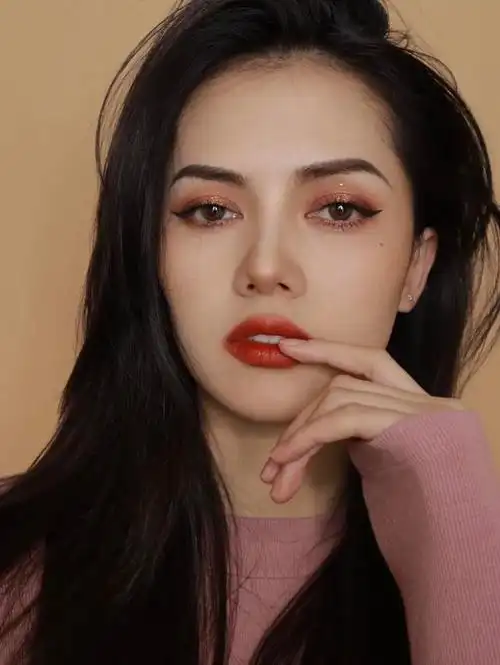 "高级脸"女生有4个特点,中两个就会很耐看!你中了吗?