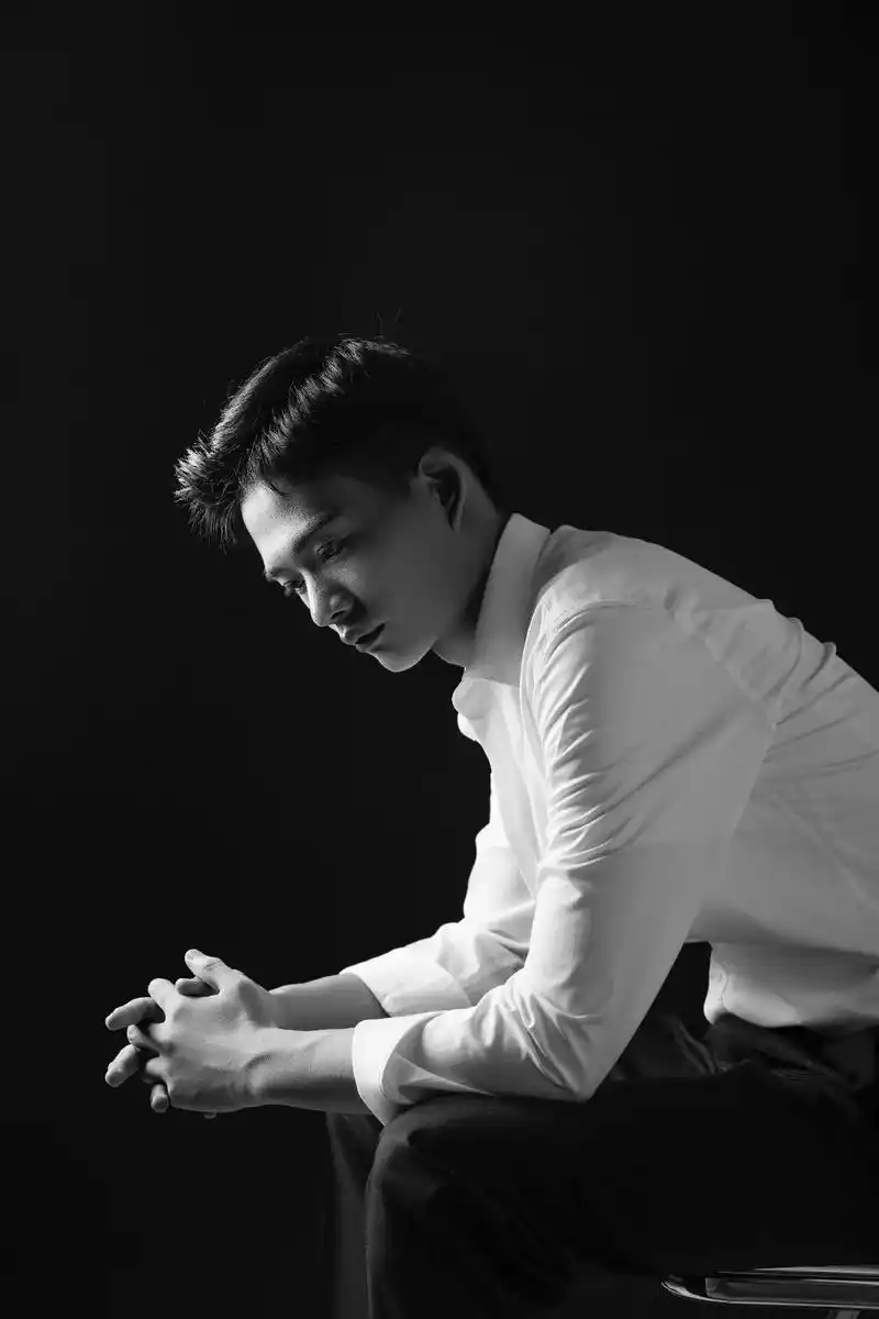 男士写真光影真的很重要要表达男人的情绪 也要突出五官的硬朗 - 抖音