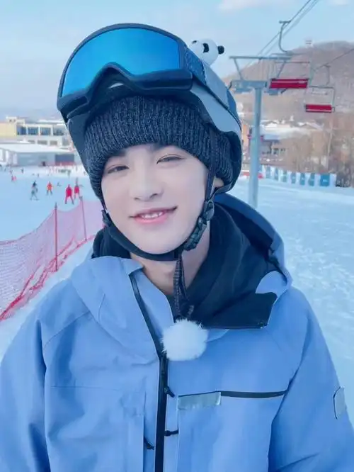 为什么他的笑可以这么治愈真的好甜好甜#黄明昊  #黄明昊发光瞬间