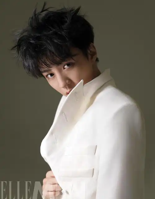 王俊凯2021年第三刊开年封来啦!《ellemen》一月刊～内页来啦