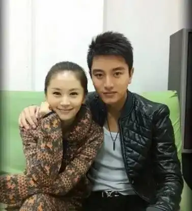 王子文老公刘乐资料及结婚照片 有误!应该是大连富二代刘丰源(12)