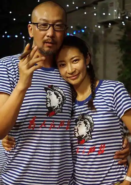 梁静为丈夫管虎庆生 一家四口齐出镜温馨幸福