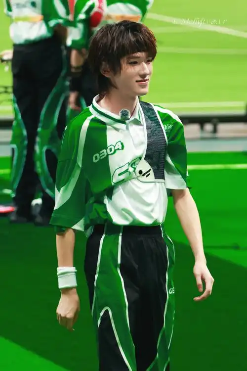 宋亚轩超话  20240705 tf家族夏日运动会 in 澳门  射箭要帅气还是