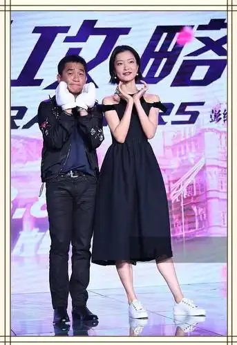 杜鹃在出席某电影活动中,和男神梁朝伟站在一起,杜鹃179的身高,还穿着