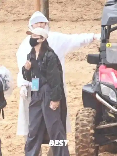 马嘉祺今日份我的岛录制路透,顺毛乖乖模样发型连帽外套穿搭,完美理想