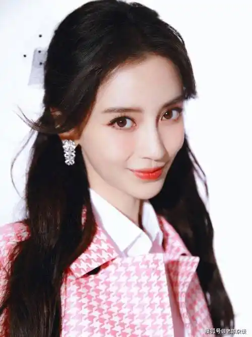 总的来说,杨颖的颜值和身材是她成功的重要因素之一.