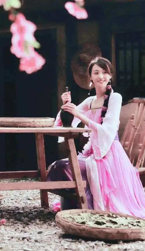 郑爽最新古装拍摄曝光 仙气十足!情人节当然看小爽和杨洋 超甜了