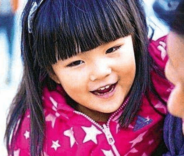 看了"小海绵"这张照片后,终于知道angelababy为何不敢让宝宝露面了!