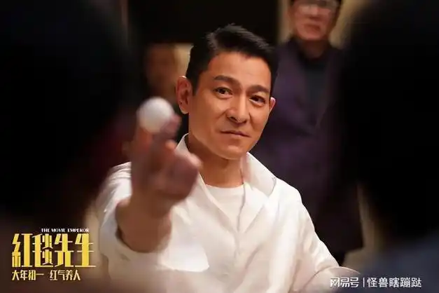 刘德华断崖式衰老满头白发啤酒肚明显网友泪目该退休了