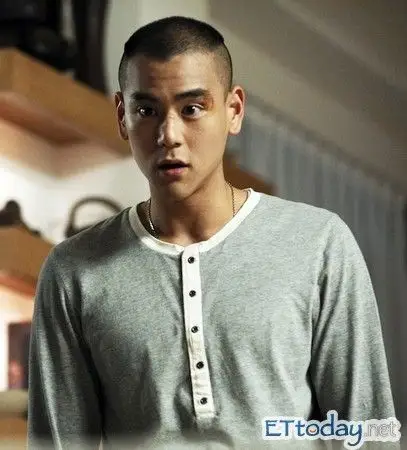 寒战彭于晏光头亮相自曝不敢演全裸戏