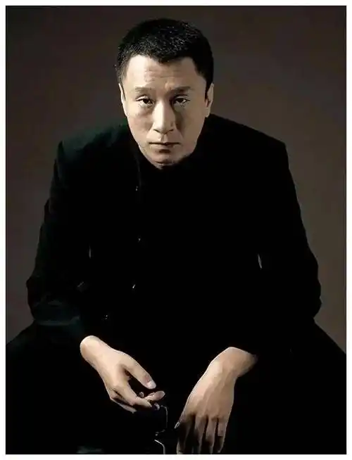 孙红雷53岁游韩国,带伴游因发福改观,行程遭嘲小众._旅行_生活_明星