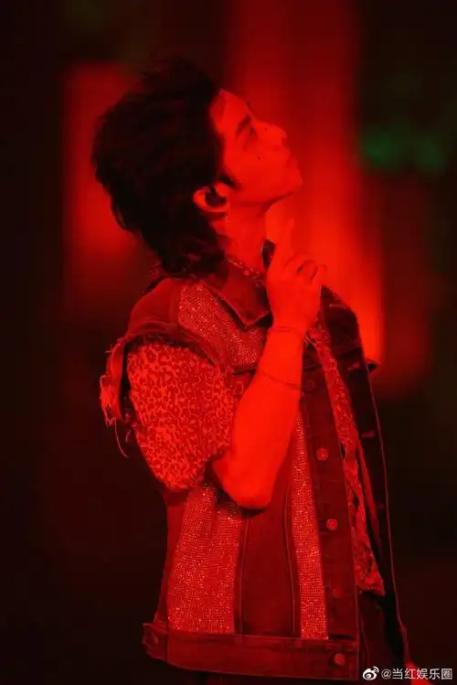 华晨宇武汉演唱会舞台照##华晨宇演唱会