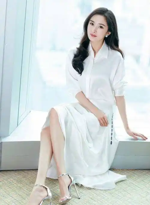 看看佟丽娅,杨紫这样穿是有多美_鞋子_凉鞋_时尚