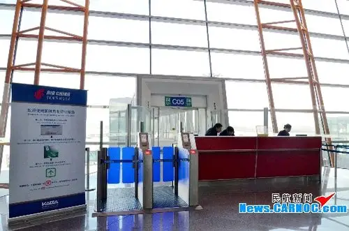国航北京航站首都机场首推旅客自助登机服务