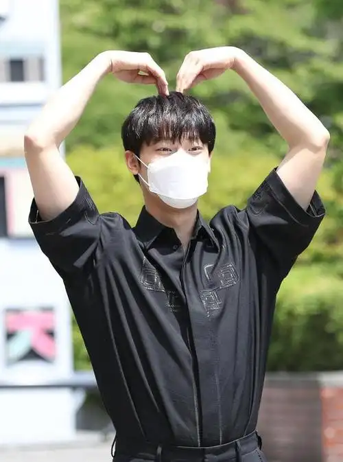 今日(24日)凌晨,韩国男星李到晛的个人官方ig(instagram)遭骇客入侵