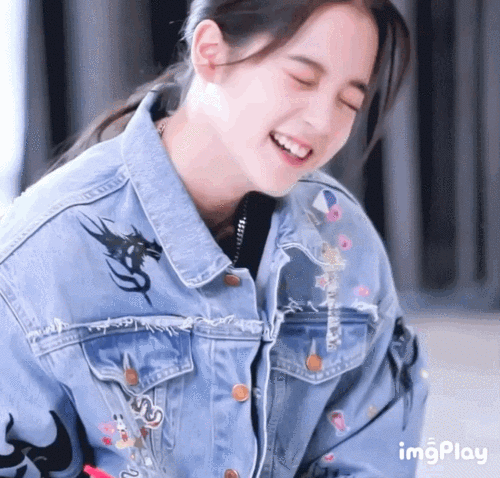 欧阳娜娜为显腿细,故意穿一条"爸爸裤",看清效果的那刻惊艳了