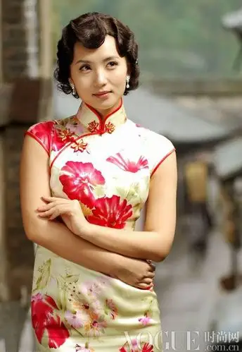 陈好《纸醉金迷》 "田佩芝"的复古波浪发型,也是民国时髦女性的最爱.