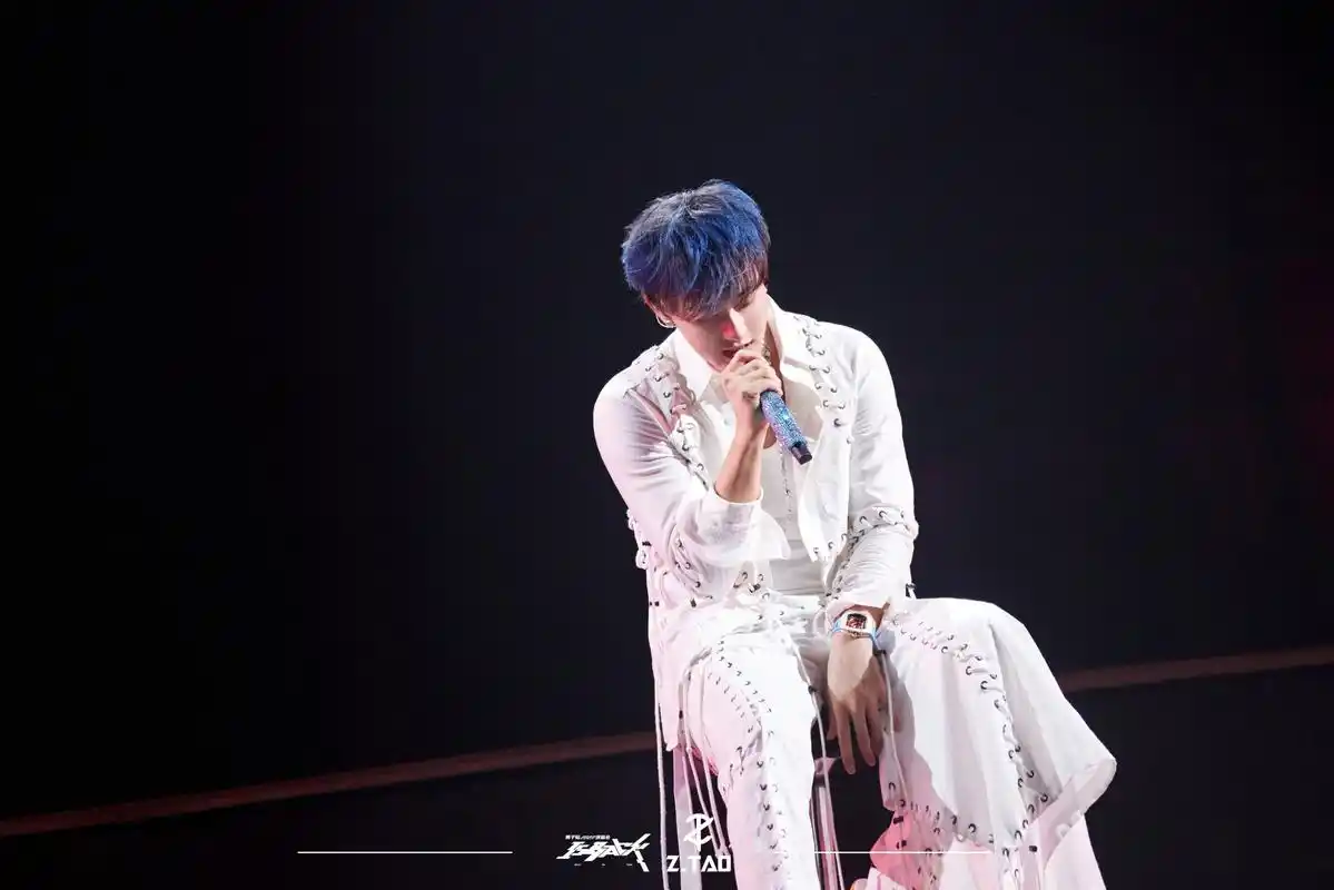 一袭白衣,经典串烧致敬salute 深情款款,切换浪漫情歌z.tao @黄子韬