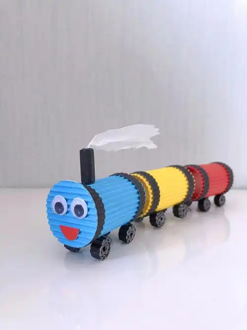 呜呜～～～小火车来啦!瓦楞纸diy手工