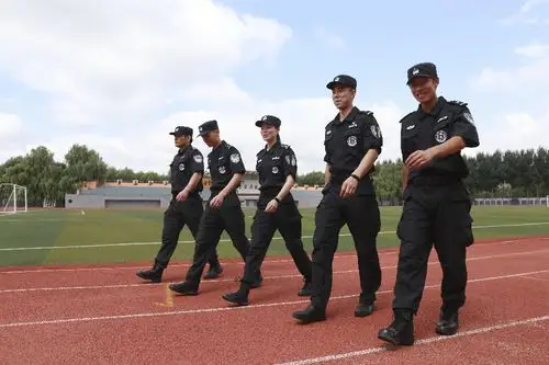 铿锵玫瑰风雨彩虹 特警队的女教头