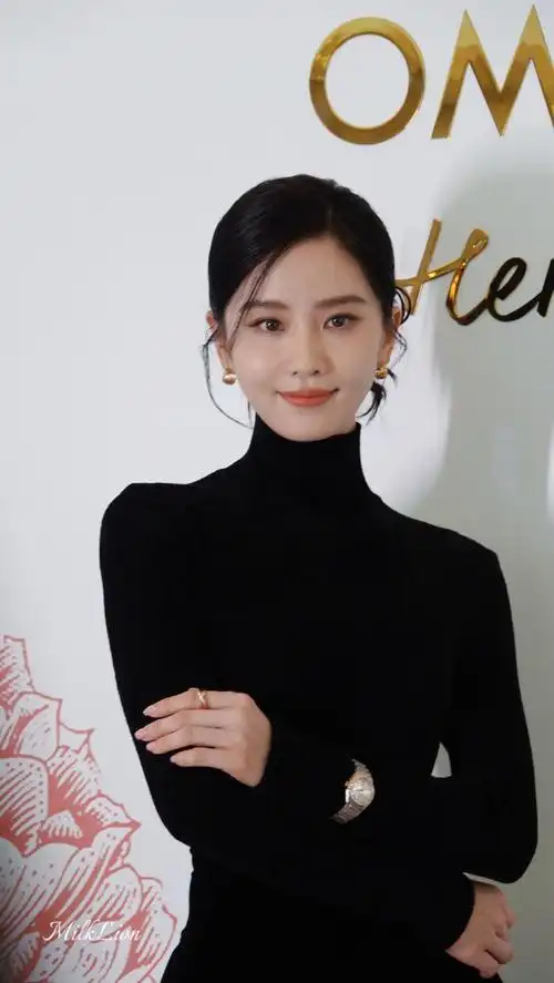 刘诗诗下车图因太美直接冲上热搜真不愧是气质女神