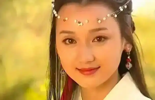 出嫁前,演员,主持人都做得风生水起;出嫁后,更是完美地做好了相夫教子