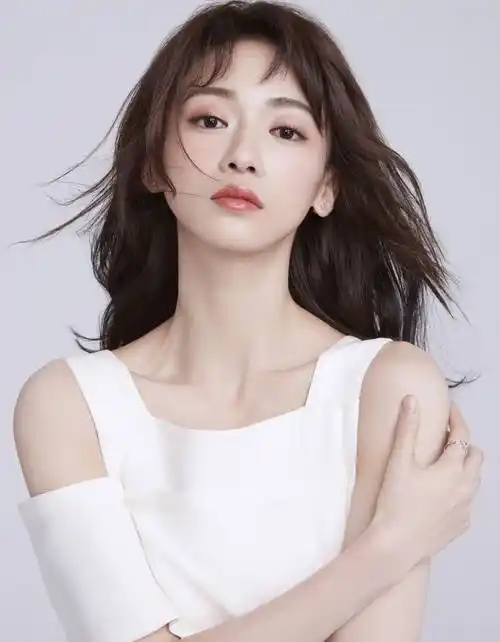 新晋女星吴谨言感情路坎坷,交了多个男友皆是渣男?还曾被家暴