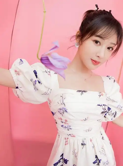 《沉香如屑》路透,成毅坐轮椅拍吐血戏,杨紫古装好美二人有cp感