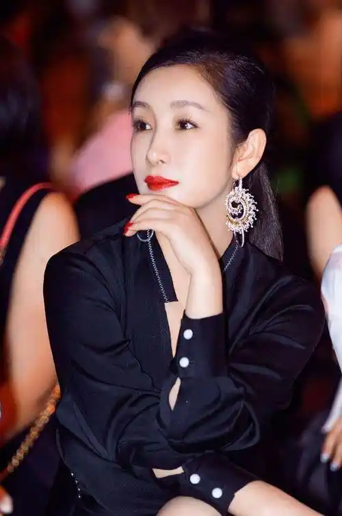 "最丑影后"秦海璐,直面敢怼黄晓明,有实力从来不用委曲求全_大厨_周迅