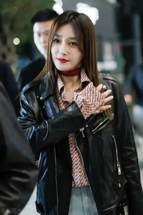 最后来说说刘立淇,刘立淇,原名刘瑷华,大陆女演员,山东人,2002年毕业