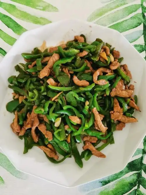 妞妞建做的家常菜青椒炒肉